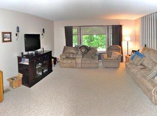 9707 Jean Dr, Hebron, IL