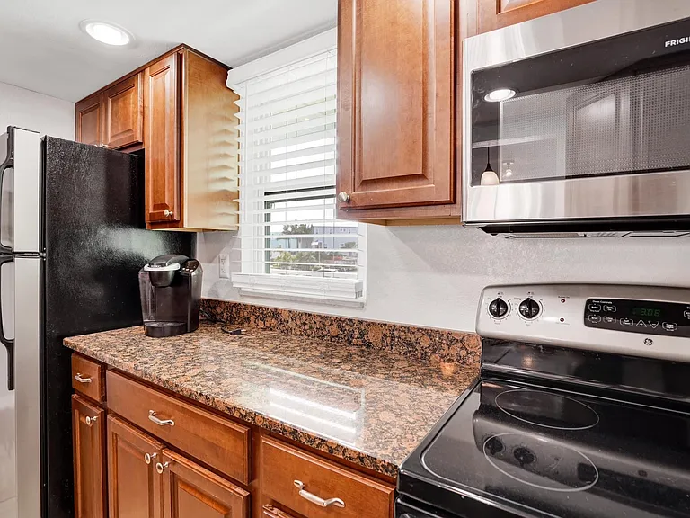 464 N Paula Dr #211 — Photo 13