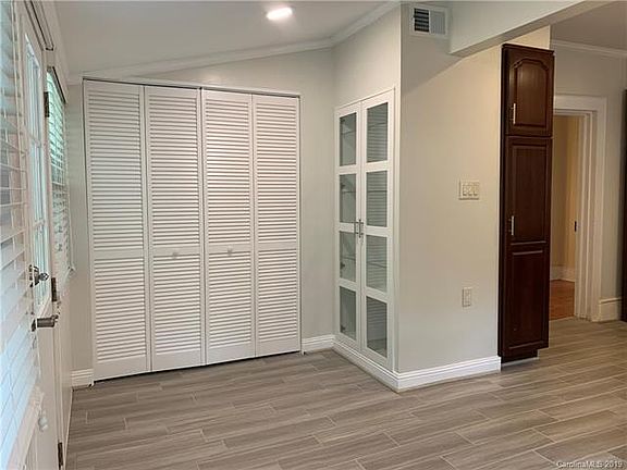 5th image of 301 E Dixon St