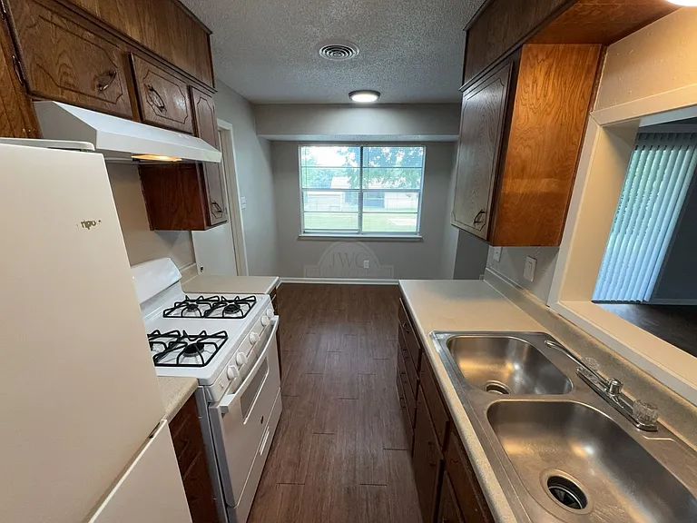 1205 Kathey Dr — Photo 7