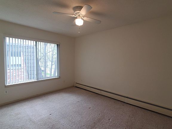 3rd image of 129 Fair St