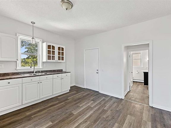 3rd image of 16 Duncan Ave #2