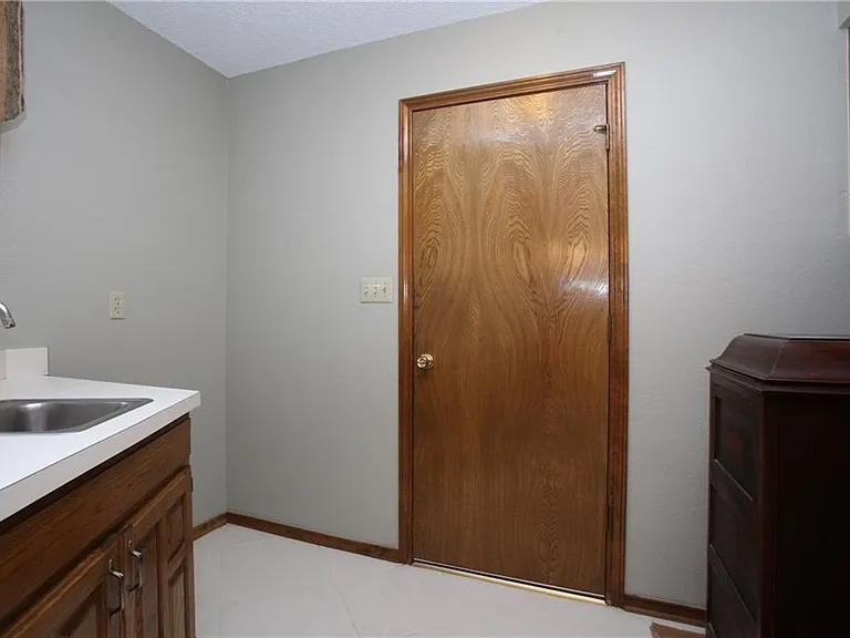 2127 Windy Ridge Ln — Photo 5