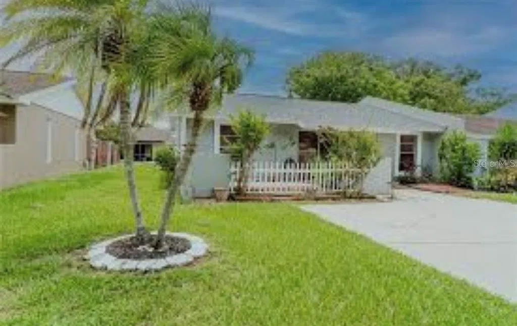 3 bed, 2.0 bath, 1080 sqft, $2,250 — Photo 1
