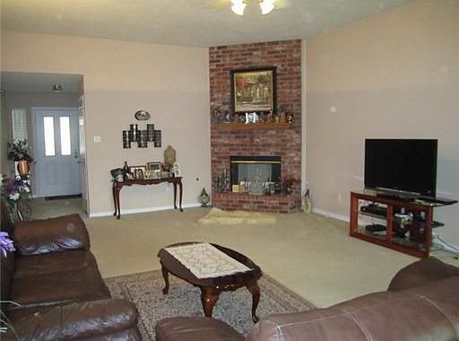 3rd image of 1526 Strasburg Cir