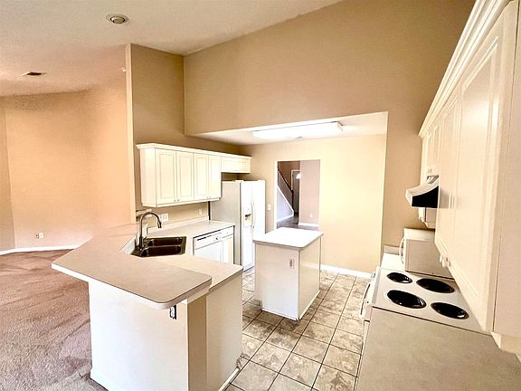 4th image of 620 Desert Oak Dr