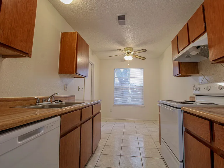 6214 Ridge Glade St — Photo 13