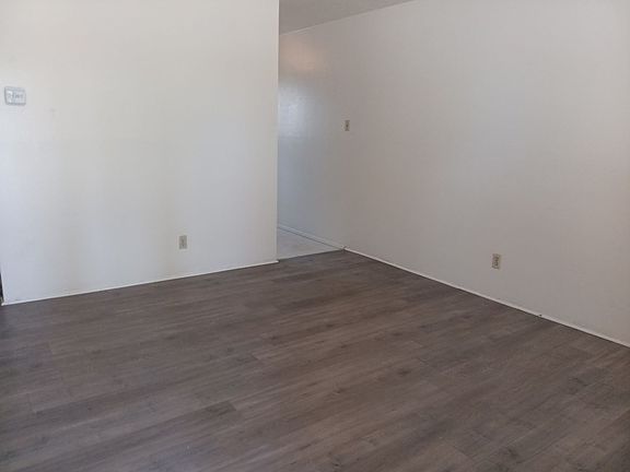 3rd image of 4601 Douglas Macarthur Rd NE