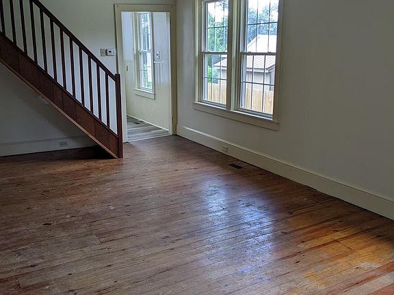 4th image of 410 Nottingham Ave