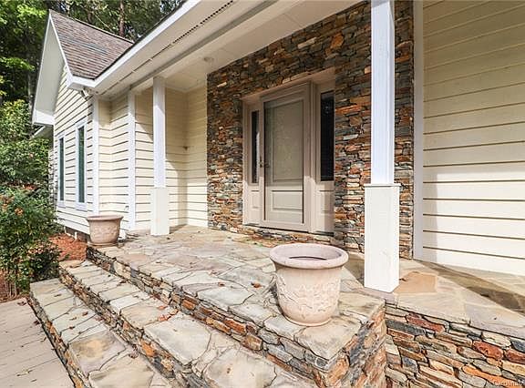 2nd image of 323 Tennessee Cir