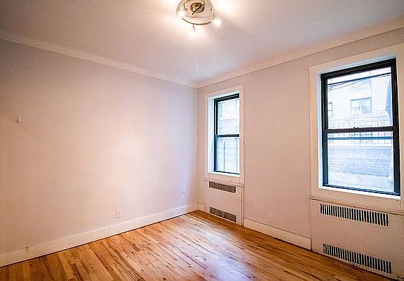 5th image of 15 Crooke Ave #1L