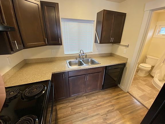 3rd image of 4550 Lakeshore Blvd #7