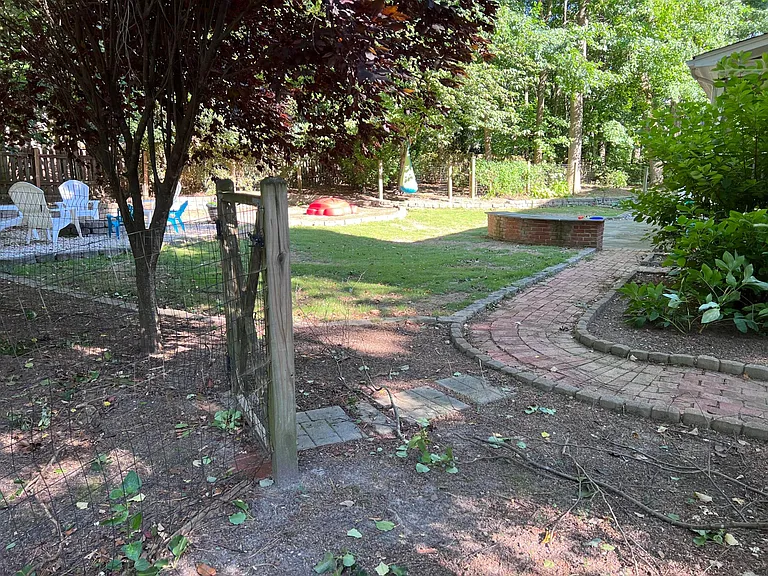111 Lulworth Ct — Photo 22