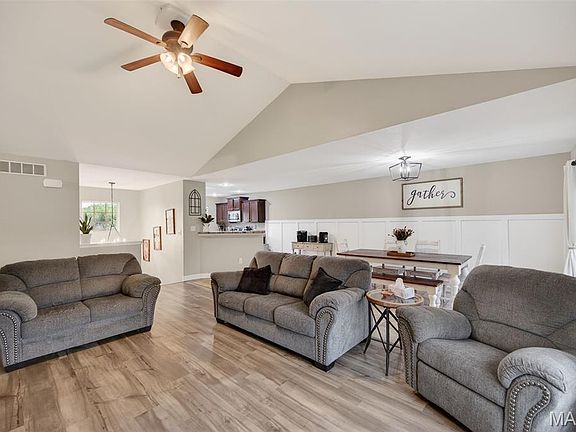 5th image of 105 Sandstone Dr