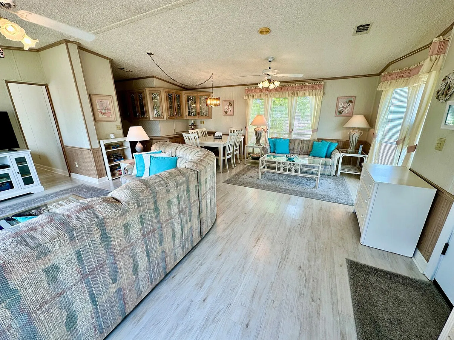 2 bed, 2.0 bath, $3,664 — Photo 2