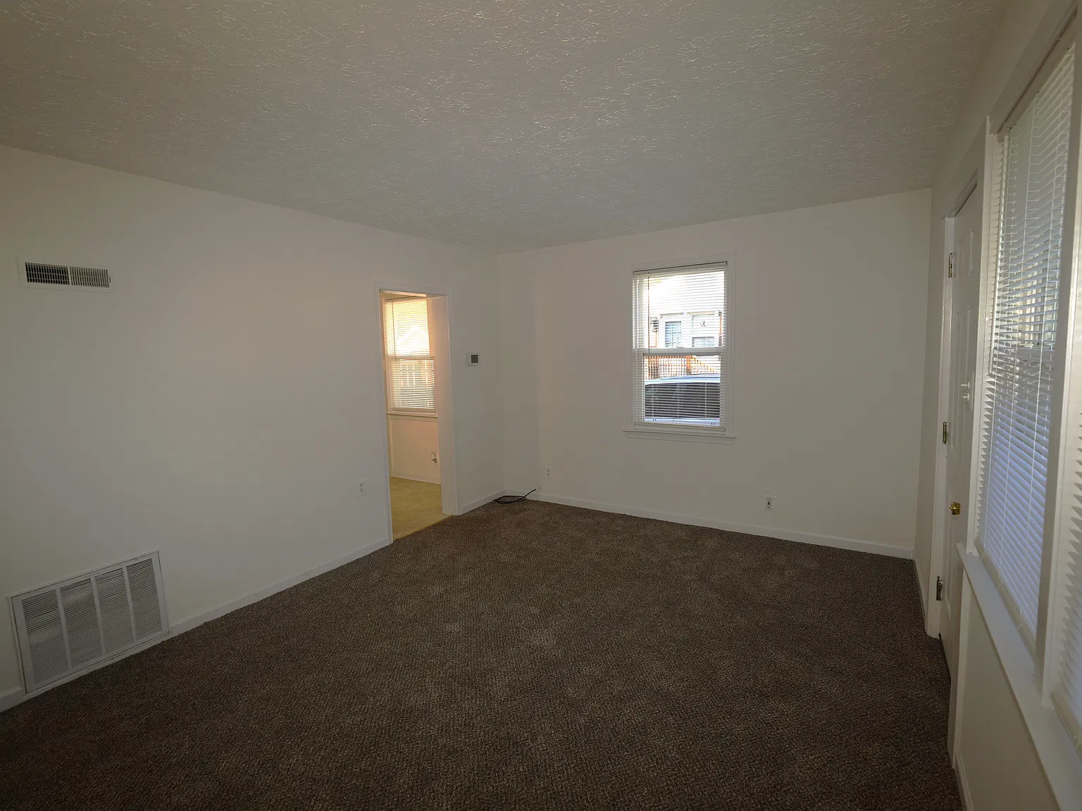 3 bed, 924 sqft, $1,800 — Photo 4