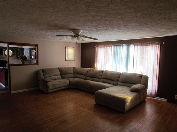 3rd image of 1870 Argyle Dr