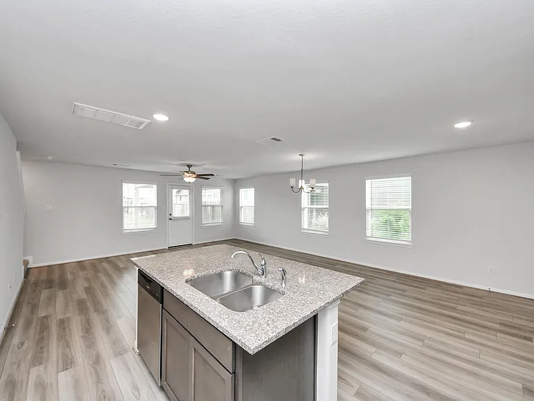 7027 Cedar Breeze Ct — Photo 24