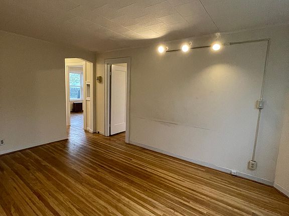 3rd image of 1170 Kenmore Ave #4