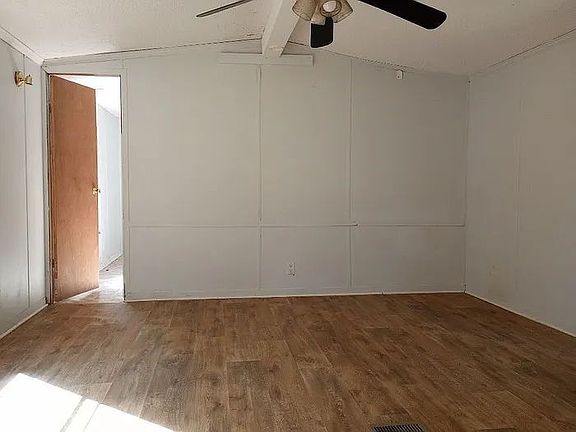 3rd image of 1887 Boyd Rd