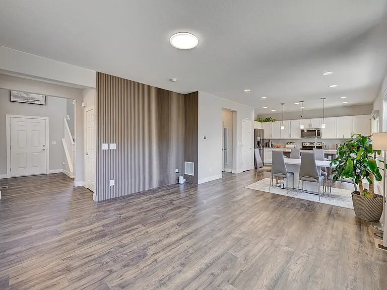 4713 Helena St — Photo 5