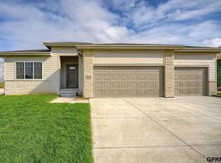 21144 Hartman Ave, Elkhorn, NE 68022