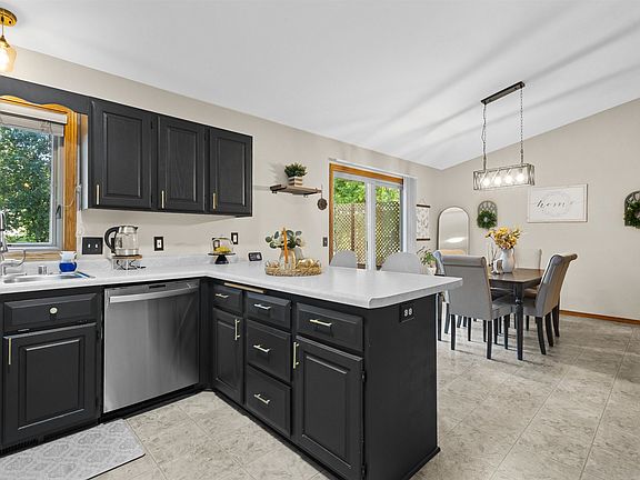 5th image of 5 Waywood Cir