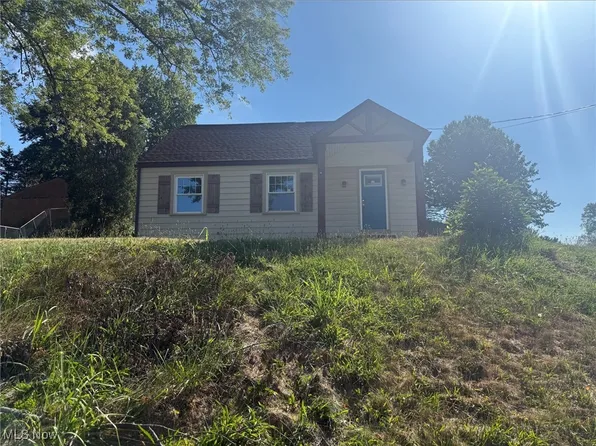 7750 Waynesburg Dr SE, Waynesburg, OH 44688