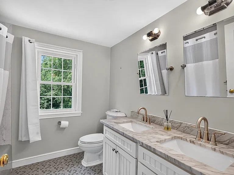 131 Montvale Rd — Photo 25
