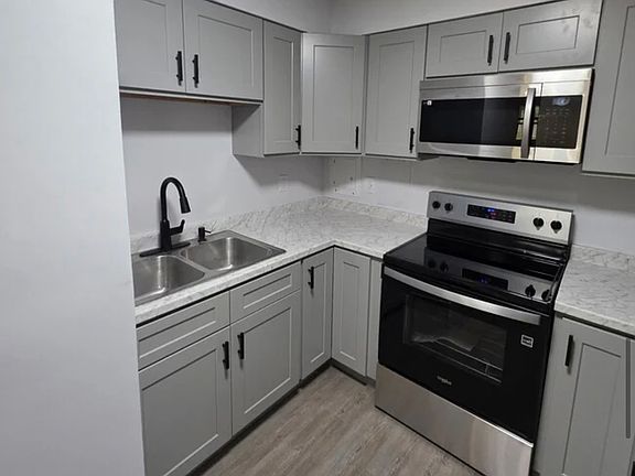 4th image of 1421 N Lakeview Ave #218