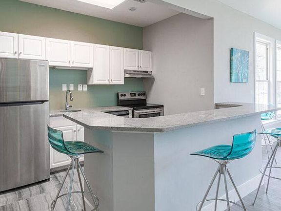 5th image of 70 Greenway Sq #16