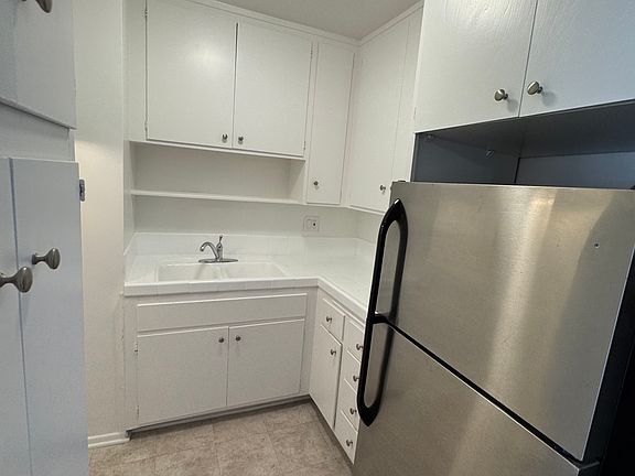 2nd image of 1733 Garfield Pl #302