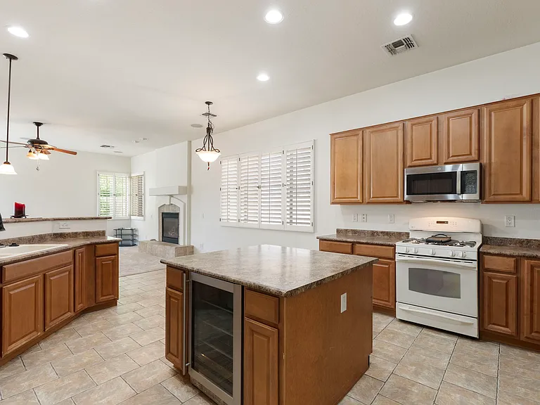 8614 W Morten Ave — Photo 11