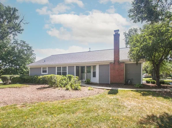 1 Sarahs Grove Ln, Schaumburg, IL 60193