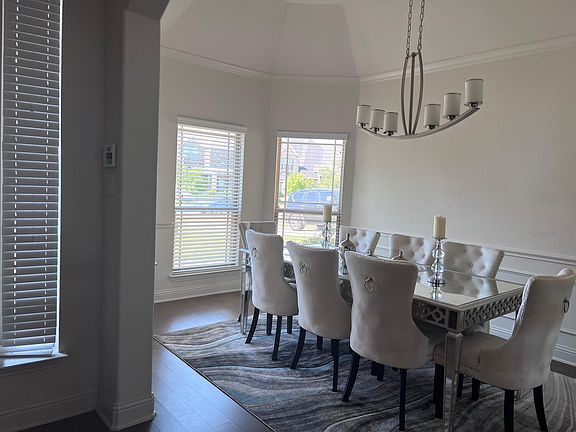 Family Dining with bay windows
