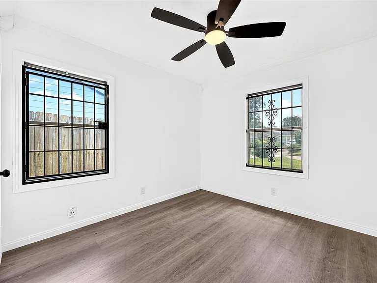 9211 Clearway Dr — Photo 26