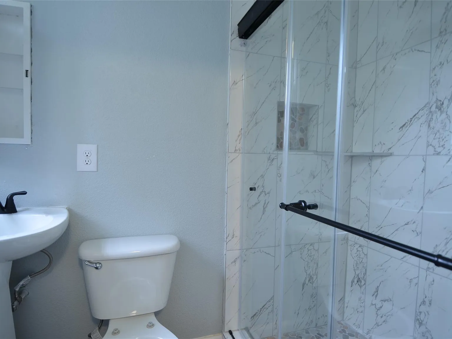 1 bed, 1.0 bath, 900 sqft, $900 — Photo 4