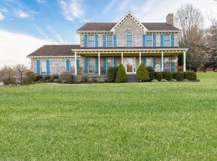 6715 Crispa Ct, Louisville, KY 40228