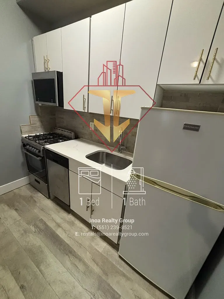 207 Webster Ave — Photo 2