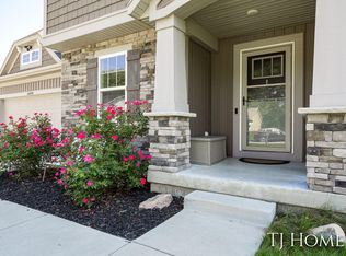 6000 Marblehead Dr NE, Belmont, MI 49306