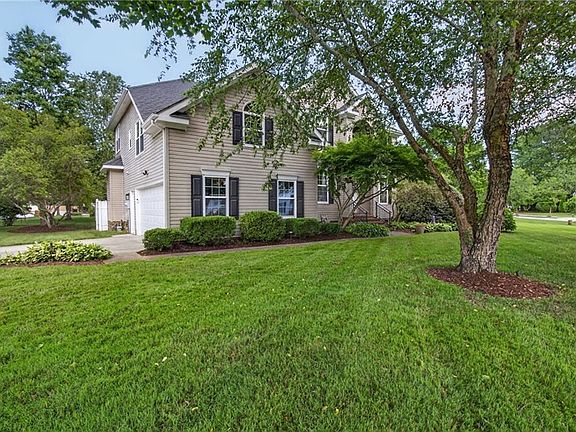 2nd image of 3872 River Oak Cir