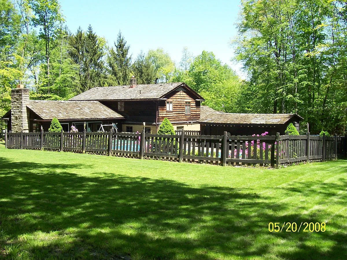 1572 Middleton Rd photo 1
