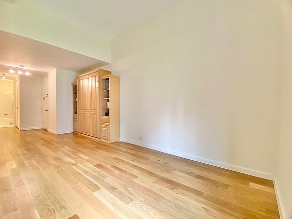 4th image of 350 W 50th St APT 6J