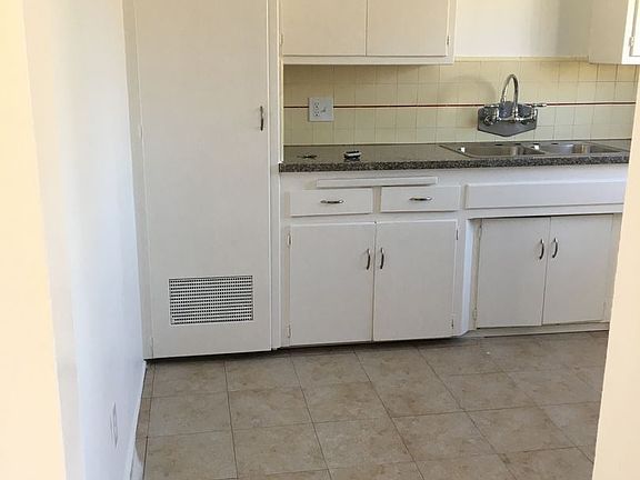 4th image of 6114 S Victoria Ave APT 1