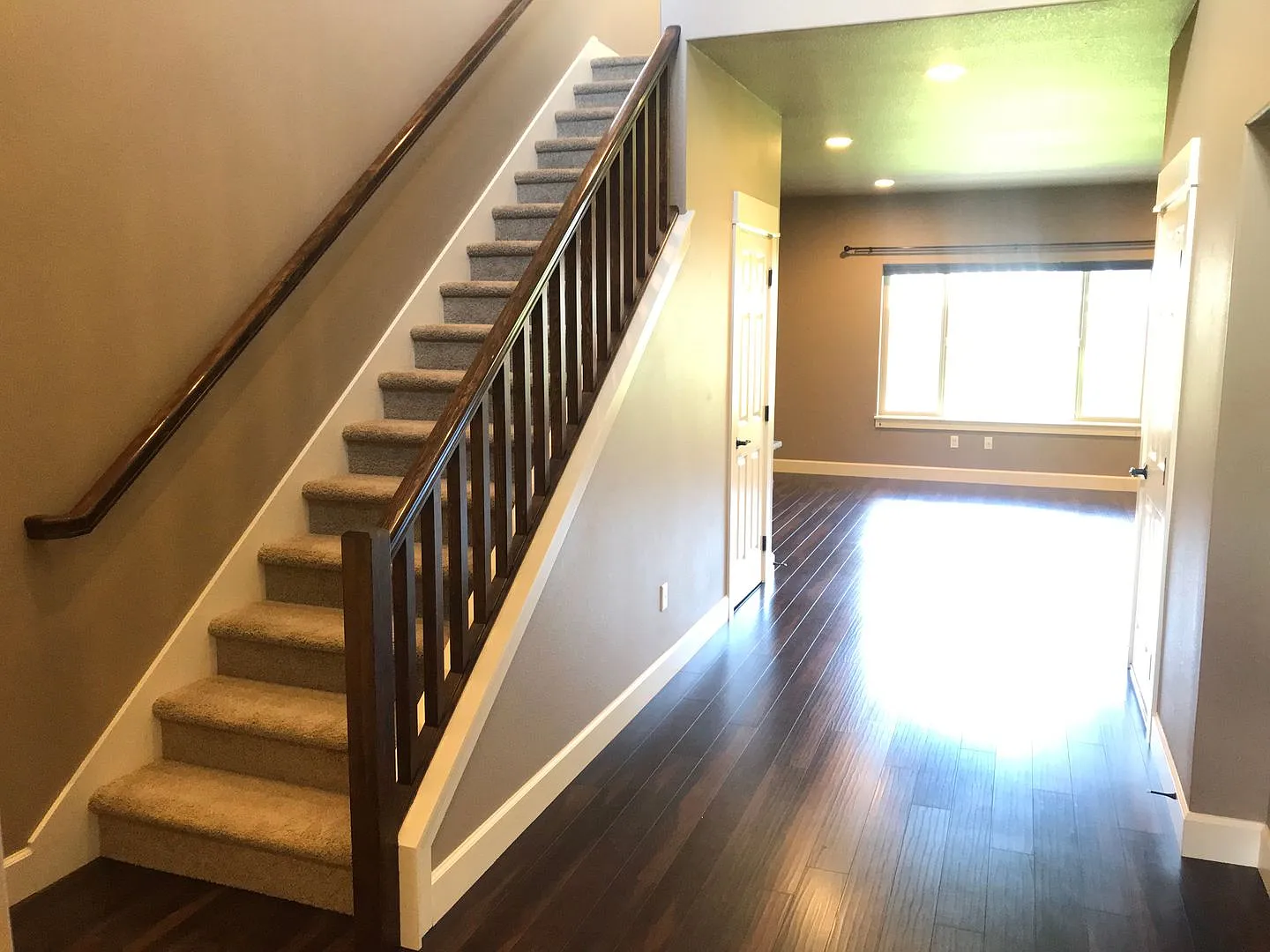 Large 3 Bedroom with Fenced Yard and Community Pool! — Photo 2
