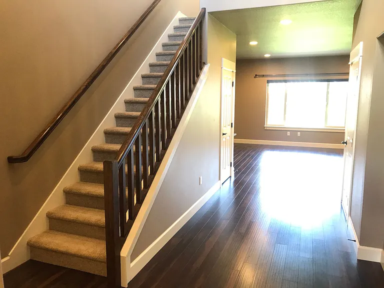 3527 NE Crystal Springs Dr — Photo 2