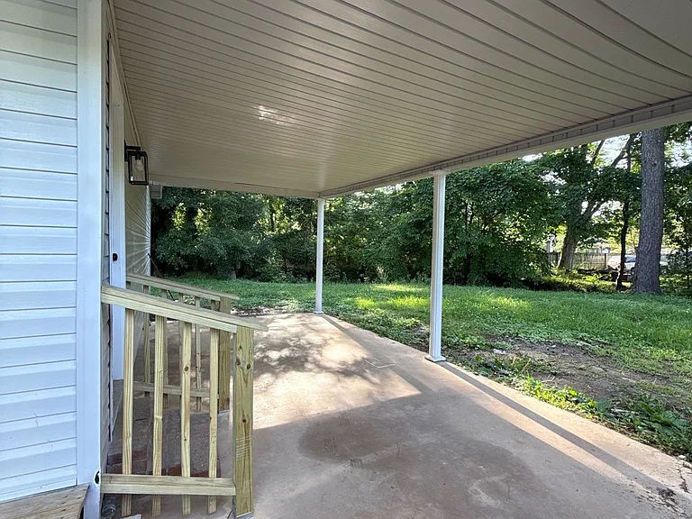 319 Anderson Ave — Photo 2