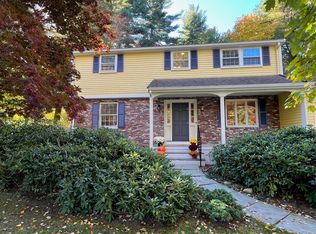 16 Fox Run Rd, Bedford, MA 01730