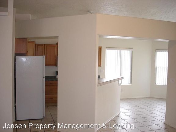 3rd image of 2132 E 550 North Cir