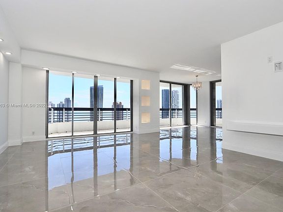 5th image of 19101 Mystic Pointe Dr APT 2812